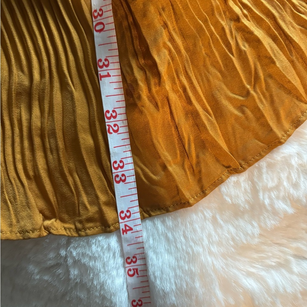 Elegant Gold Pleated Skirt - Picture 8 of 8